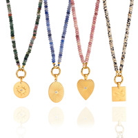 Collier Bohème Vintage Étanche Plaqué Or avec Perles Colorées et Breloques Multi-Motifs Dorées pour Femme, Bijou de Fête Estivale