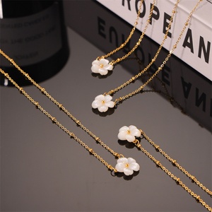Collar de Mujer con Colgante de Flor de Acero Inoxidable, Elegante y de Lujo, Joyería Personalizada al por Mayor - Product Image 4