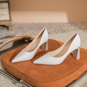 Escarpins à bout pointu pour femme 7777G, en textile à carreaux, talon haut, chaussures de cérémonie confortables, talon carré blanc 5cm-8cm - Product Image 1