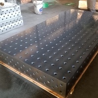 Table de soudage modulaire 3D avec trous de 28 mm et goupilles à dégagement rapide pour un changement rapide de gabarit dans les ateliers de soudage