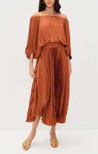 Vestido Corsé Plisado Personalizado de Marca Privada para Mujer, Hombros Descubiertos, Satén Mercerizado, Largo Midi, Casual, Manga Larga, para Fiesta de Graduación - Product Image 4