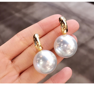 Orecchini Pendenti Effetto Perla per Donne, Accessori Moda Minimalisti per Uso Quotidiano - Product Image 2
