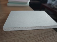 Plaque de plâtre légère, imperméable et ignifuge de 9,5 à 12 mm pour plafond suspendu, cloison et décoration extérieure moderne
