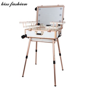 กระเป๋าเครื่องสำอางแบบมีล้อพร้อมไฟในตัว 3 สี และล้อหมุนได้รอบทิศทาง - Product Image 2