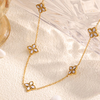 Collier à breloque trèfle à quatre feuilles en acier inoxydable blanc, collier long mini trèfle brillant doré délicat