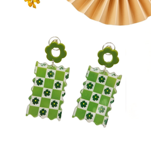 Pendientes Colgantes Florales a Cuadros Verdes Angelina, de Resina Acrílica, Joyería de Moda para Mujer, Estilo Moderno - Product Image 4