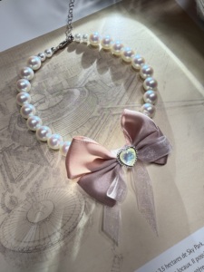 قلادة أنيقة وحلوة على شكل فيونكة لؤلؤية للقطط والكلاب بأسلوب الأميرات - Product Image 2