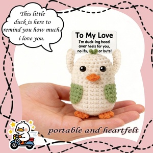 Peluche Canard de Remerciement Faite à la Main au Crochet, Inspirante et Encourageante - Un Cadeau d'Anniversaire Amusant Adapté aux Hommes et aux Femmes - Product Image 2
