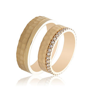 Design personnalisé plaqué or finition pinceau martelé couple alliance anneaux factices pour bijouterie vitrine - Product Image 2