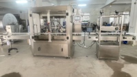 Machine de remplissage liquide automatique de haute précision pour les spiritueux et les cosmétiques en bouteille Garantie d'un an Ligne de production de remplissage