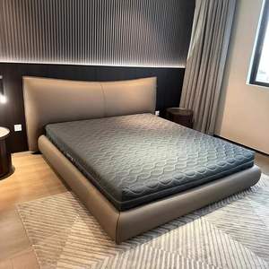 Cama King Size Tapizada de Estilo Italiano Minimalista con Almacenamiento para Recámara Principal, Diseño Moderno y Lujoso - Product Image 1