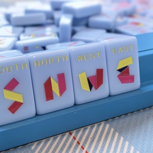 Collection Botanique Sur Mesure – Jeu <span class=keywords><strong>de</strong></span> Mahjong Américain Bleu Macaron 160 Tuiles – Tuiles Professionnelles en Acrylique Premium à Motif Géométrique - Product Image 4