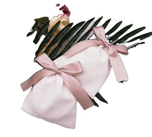 Sac à cordon en satin de soie luxueux avec logo personnalisé pour bijoux, perruques, vêtements, chaussures, emballage - Product Image 3