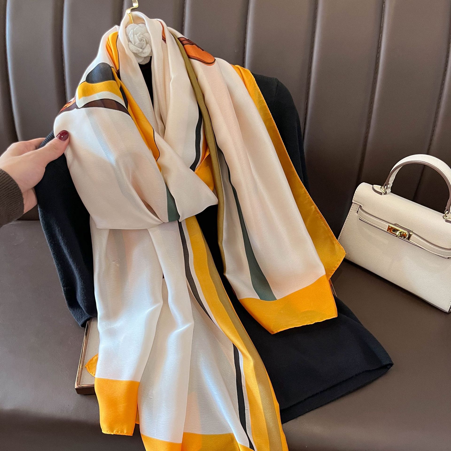 F163-white