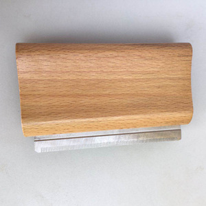Peigne en bois Kim Ah pour enlever les poils d'animaux, outil de toilettage manuel pour le soin du pelage des chiens - Product Image 2