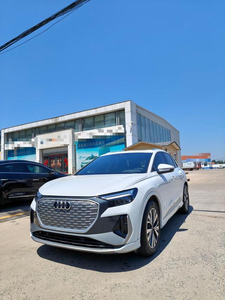 <span class=keywords><strong>Audi</strong></span> Q4 E-tron 40 SUV électrique d'occasion 2024, longue autonomie, version premium, prêt à l'exportation, blanc sur noir - Product Image 3