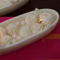 Bougies aromatiques parfumées à la cire de soja, fleur blanche classique de luxe, poudre brillante faite à la main pour la décoration intérieure Bars des fêtes de Noël