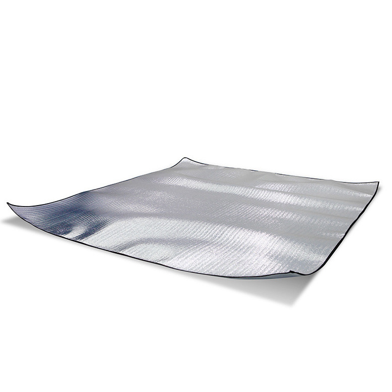 Tapete antihumedad de 2.2 x 2.2 metros.