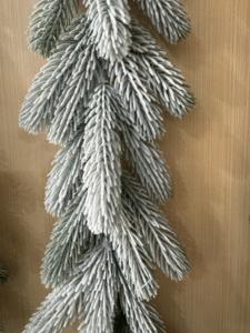 Guirlande de pin de Norfolk blanc vigne de Noël enneigée artificielle 210cm 240cm 270cm pour la décoration de la maison et de l'événement - Product Image 4