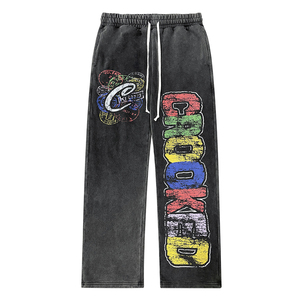 Pantalon de survêtement vintage noir à jambe large pour homme, imprimé lettres colorées rétro, taille élastique avec cordon de serrage, style streetwear décontracté - Product Image 1