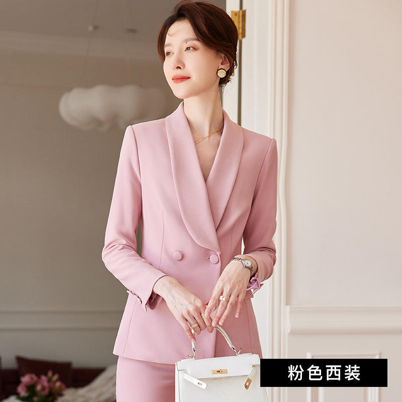 ชุดสีชมพู