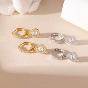 Boucles d'oreilles en zircon poire pour femme, plaqué or et argent, style Huggie Halo, pavé, élégantes, scintillantes, bijoux fins, cadeau pour elle, style quotidien - Product Image 3