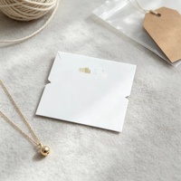 Cartes de présentation de bijoux et colliers personnalisées, écologiques et de qualité supérieure, avec surface gaufrée or sur papier d'art blanc