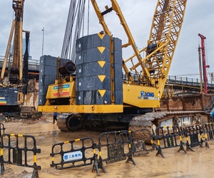 Grúa sobre orugas usada tipo XCM XGC200 de 200T, fabricada en 2020 - Product Image 3