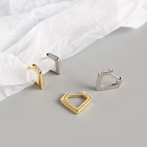 YHE0213 925 <span class=keywords><strong>plata</strong></span> esterlina rombo triángulo circón CZ cristal Huggies <span class=keywords><strong>aros</strong></span> 2025 Piercing lujo Pendiente joyería Rock Punk - Product Image 5