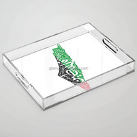 Plateau en acrylique transparent avec motif doré en calligraphie arabe