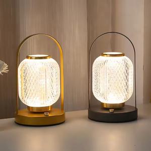 โคมไฟตั้งโต๊ะ LED ปรับได้ทันสมัย ดีไซน์กระจกสีทองและสีดำ พร้อมระบบหรี่ไฟแบบสัมผัส ไร้สาย - Product Image 2