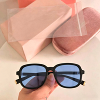 Nouvelles Lunettes de Soleil Carrées Tendance à Monture Large, Verres Dégradés UV400 de Haute Qualité, Cadre Complet Doré Premium pour Adultes