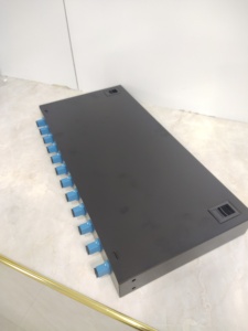 Caja de terminación de fibra para exteriores FTTH Panel de conexión SC/<span class=keywords><strong>APC</strong></span> de <span class=keywords><strong>12</strong></span> puertos con bandeja divisora PLC para una fácil instalación - Product Image 6
