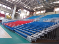 Tribunes rétractables peu encombrantes, gradins télescopiques personnalisables, sièges mobiles pour sites sportifs polyvalents