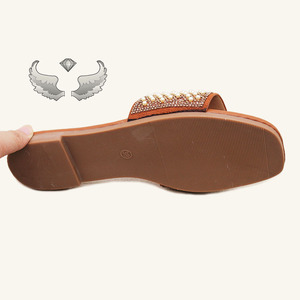 Nouvelles sandales et pantoufles pour femmes, design estival populaire, à semelle plate, respirantes et légères, vente en gros - Product Image 6