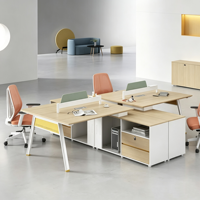 Poste de travail de bureau moderne de classe E0 pour 4 personnes avec cloison, combinaison bureau et chaise, poste de travail financier