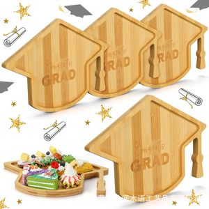 Bandeja de madera con diseño de birrete de graduación para servir queso y embutidos, para decoración de fiestas, temporada de graduación 2026 - Product Image 1