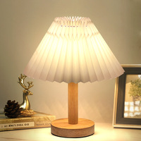 Lampe de chevet plissée style parapluie, lampe d'ambiance moderne minimaliste en bambou/bois, lampe de table avec télécommande, intensité réglable, fonctionne sur piles