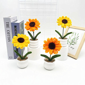 Mini plante de tournesol en crochet à fil torsadé, 16 cm de haut, fleur artificielle, décoration d'intérieur, ornement de table - Product Image 1
