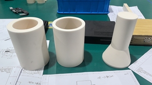 El cilindro aislador refractario industrial resistente al calor del fabricante parte el tubo de cerámica del alúmina Al2O3 - Product Image 4