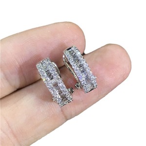 Orecchini a Perno in Stile Francese Chic per Donne, Eleganti Orecchini a Clip di Lusso Minimalisti alla Moda, Regalo Quotidiano - Product Image 5