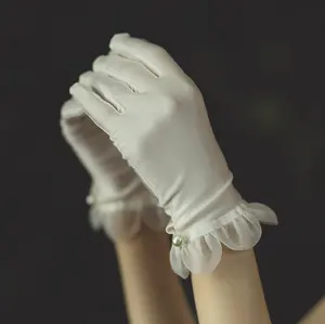 2024 аксессуары для ужина в стиле Хепберн Свадебные перчатки Короткие атласные кружевные перчатки