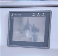 Machine d'étiquetage semi-automatique pour petites bouteilles rondes d'eau avec logo