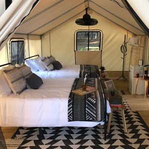 Tente de safari OEM, maison dans le désert avec salle de bain et <span class=keywords><strong>balcon</strong></span>, conçue pour des vacances de glamping de luxe - Product Image 3