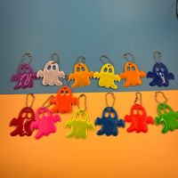Porte-clés réfléchissants en PVC 13 couleurs avec breloques de sac sur le thème des fantômes d'Halloween et chaînes de suspension pour sacs à dos, personnalisables avec logos
