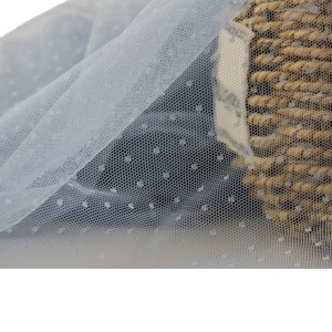 Tela de malla dobby hexagonal con puntos pequeños, 100% poliéster, sin elasticidad, para decoración de faldas, vestidos y tul. - Product Image 2