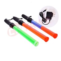 Bâton de signalisation LED de sécurité routière, lampe torche de contrôle du trafic, bâton de commande portatif pour aéroport, alimenté par batterie, non-réfléchissant