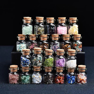 Vente en gros de graviers en cristal naturel poli souhaitant une bouteille avec du verre gemme et des éclats de cristal-cadeau Feng Shui - Product Image 2