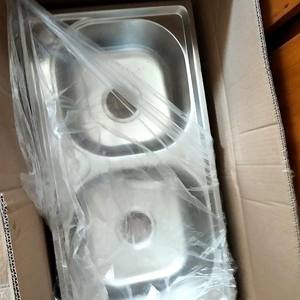 Fregadero doble de acero inoxidable resistente, de montaje inferior, con dos orificios, diseño moderno - Product Image 5