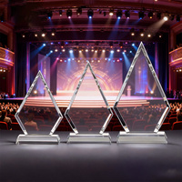 Trophée triangulaire en cristal vierge tendance, design créatif et innovant pour cadeaux de bienvenue